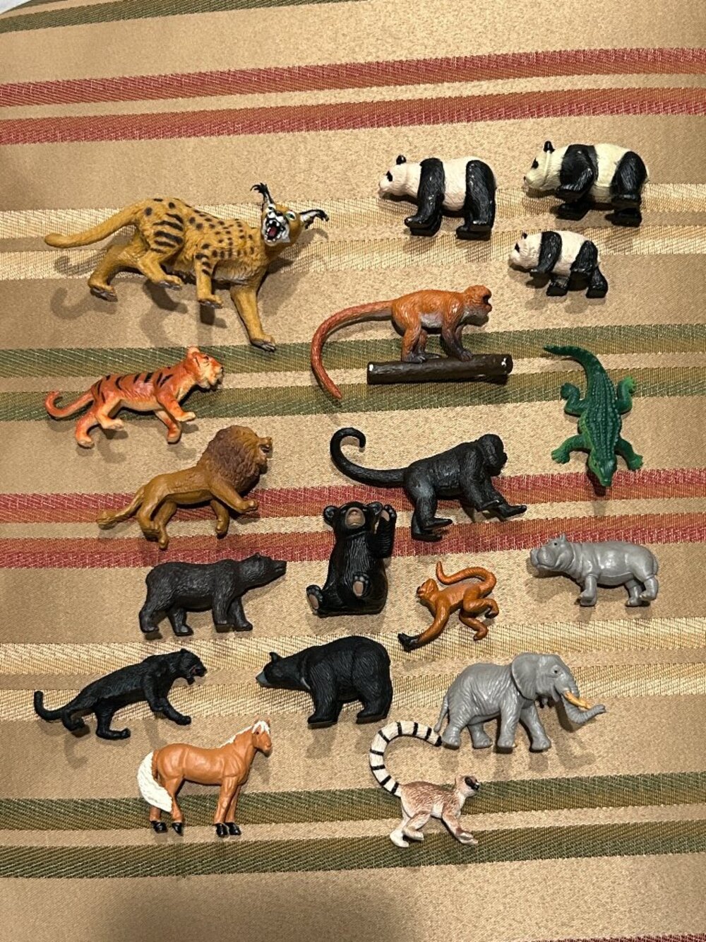 Set of 18 Toy Wild Animals - Zoo & Jungle Creatures